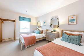 Porth Beach Villa