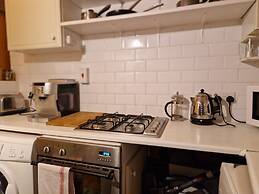 Charming 1-wall Bed Comfortable Studio in Nwlondon