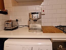 Charming 1-wall Bed Comfortable Studio in Nwlondon