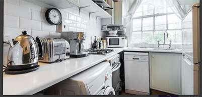 Charming 1-wall Bed Comfortable Studio in Nwlondon
