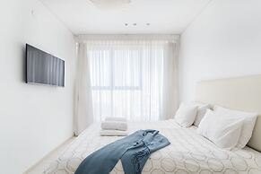 Bat Yam Luxury with Terrace & Sea View