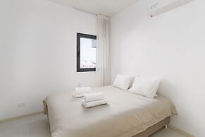 Bat Yam Luxury with Terrace & Sea View