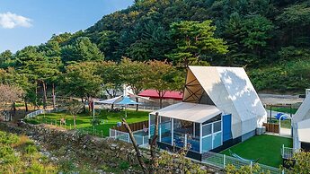 Gapyeong Iseom Poolvilla Pension