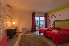 Delta rooms