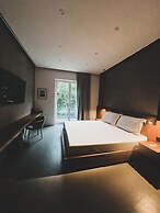 J Maluni City Hotel