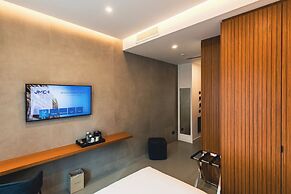 J Maluni City Hotel