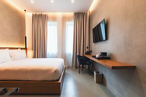 J Maluni City Hotel