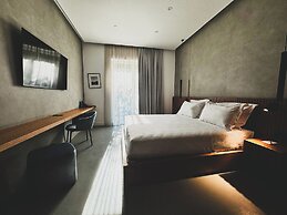 J Maluni City Hotel