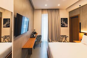 J Maluni City Hotel