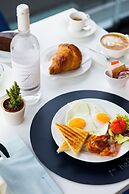 J Maluni City Hotel