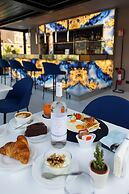 J Maluni City Hotel