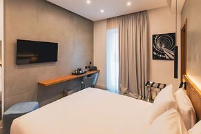 J Maluni City Hotel