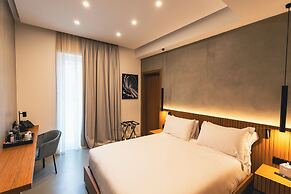 J Maluni City Hotel