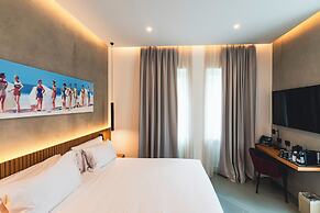 J Maluni City Hotel