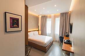 J Maluni City Hotel