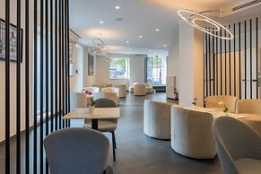 J Maluni City Hotel