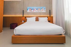 J Maluni City Hotel