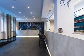 J Maluni City Hotel