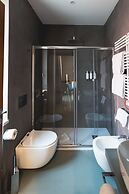 J Maluni City Hotel