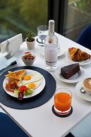 J Maluni City Hotel