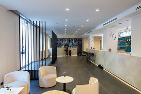 J Maluni City Hotel