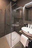 J Maluni City Hotel