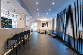 J Maluni City Hotel