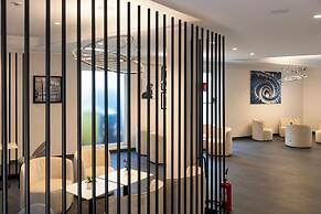 J Maluni City Hotel