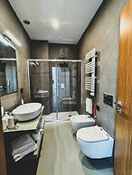 J Maluni City Hotel
