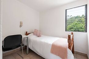 Room in Guest Room - Cuarto En Las Lomas!