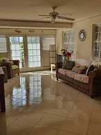 Beautiful Apartment Across The Road From The Beach
