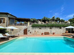 Torretta Sleeps 5 With Pool and Exclusiv
