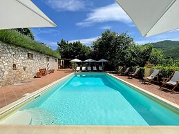 Torretta Sleeps 5 With Pool and Exclusiv