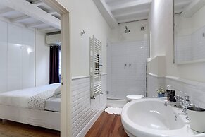 Central Duomo Apartment With Fast Wifi