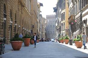 Central Duomo Apartment With Fast Wifi
