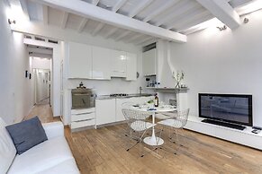 Central Duomo Apartment With Fast Wifi