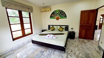 Schönes Bungalow mit Gemeinschaftichem Außenpool und 2km vom Sandstran