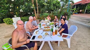 Schönes Bungalow mit Gemeinschaftichem Außenpool und 2km vom Sandstran