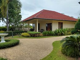 Schönes Bungalow mit Gemeinschaftichem Außenpool und 2km vom Sandstran