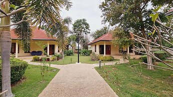 Schönes Bungalow mit Gemeinschaftichem Außenpool und 2km vom Sandstran