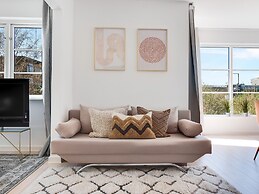 Charm 1 - Chic 2-bdr Apt With Shared Garden