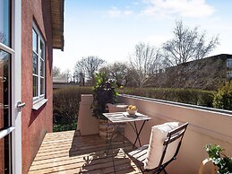 Charm 1 - Chic 2-bdr Apt With Shared Garden