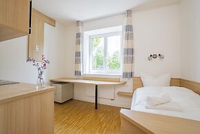 Henrys Sleeping am Augsburger Eiskanal