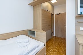 Henrys Sleeping am Augsburger Eiskanal