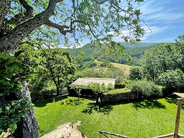 Serene Tuscan Retreat With Breathtaking Views