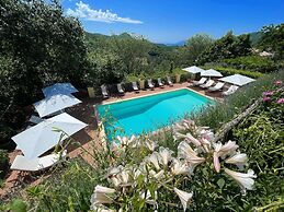 Serene Tuscan Retreat With Breathtaking Views
