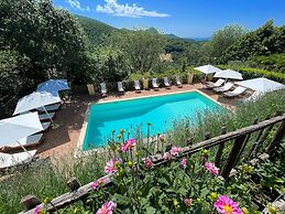 Serene Tuscan Retreat With Breathtaking Views