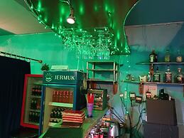 Cocktail Hotel