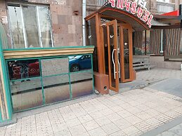 Cocktail Hotel