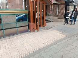 Cocktail Hotel